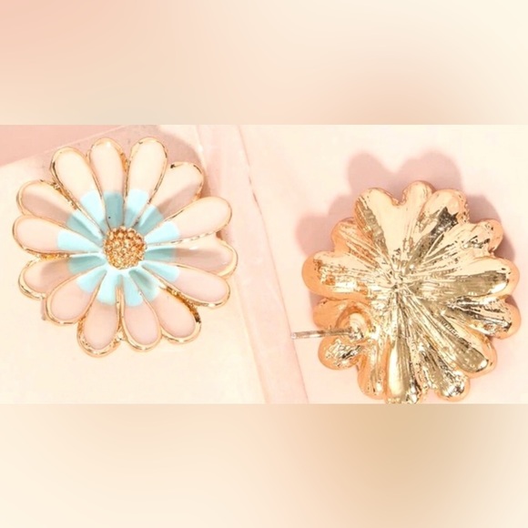 “Pastel Daisy” Pink Blue Ombre Spring Summer Daisies Daisy Floral Flower Studs - Picture 4 of 5